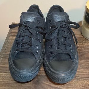 CONVERSE CHUCK TAYLOR Black Low Top Sneakers